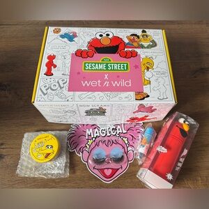 WET n' WILD-Limited Edition Sesame Street Make-Up Collection & Extras
